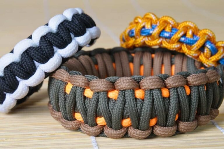 paracord bracelet iStock 525271031