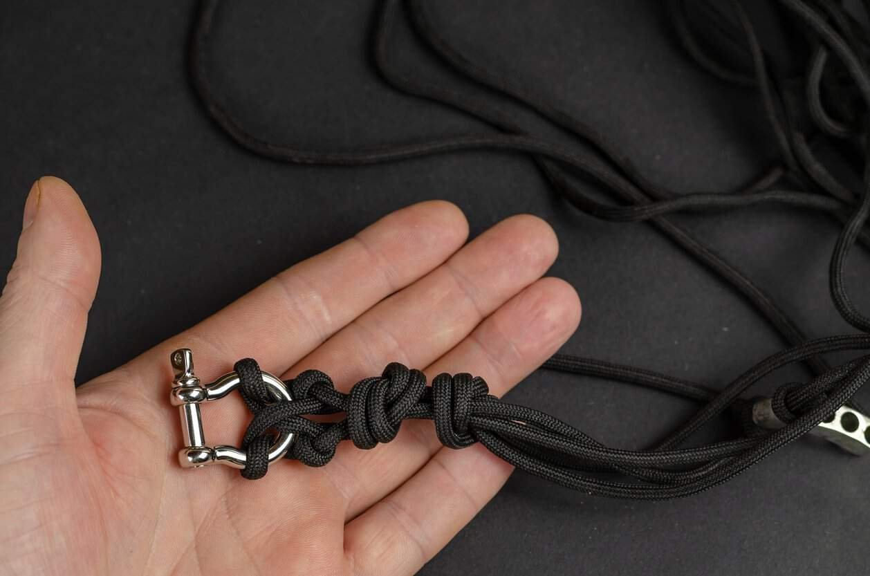 paracord bracelet iStock 1365591715