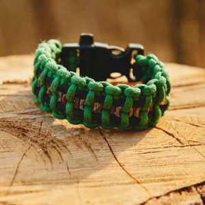 paracord bracelet iStock 530160259