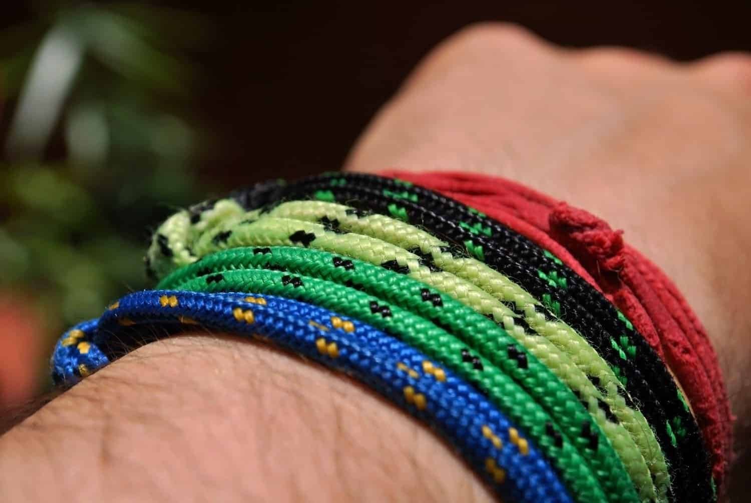 paracord bracelet sergi kabrera RHRkjXRn9xs unsplash 副本